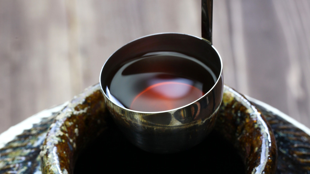 Ladle of rice wine