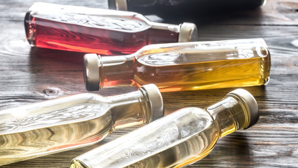 Different kinds of vinegar