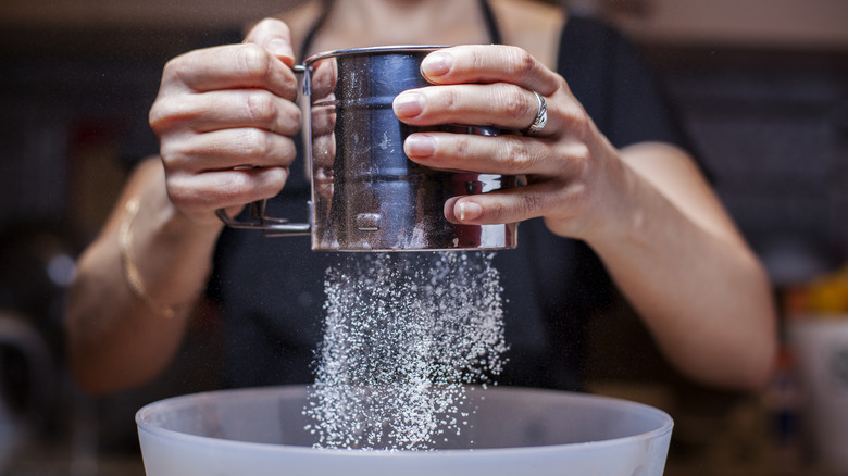 Flour sifter