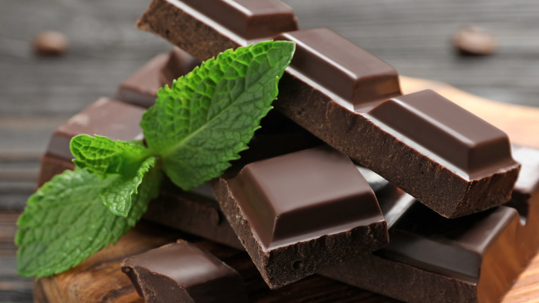 Mint leaves next to chocolate bar chunks