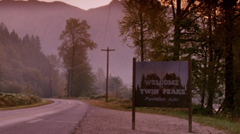 Twin Peaks town sign