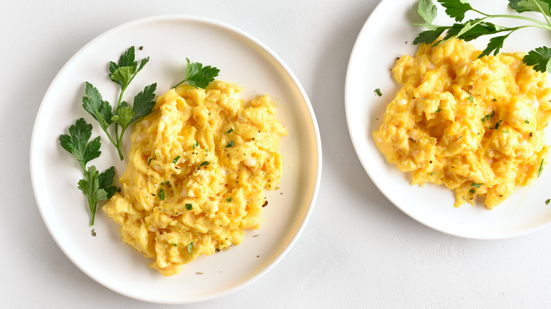 Scrambled eggs on two plates