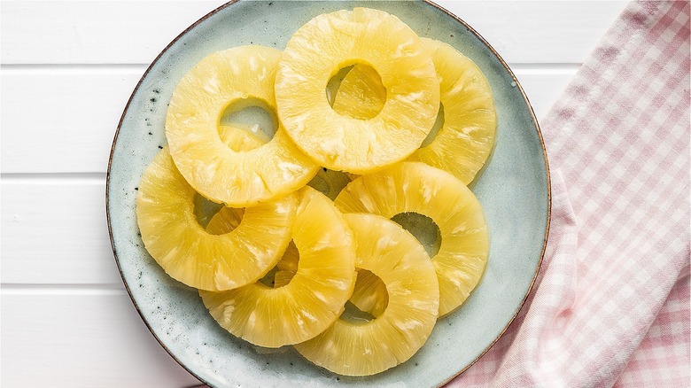 Sliced pineapples on a plate