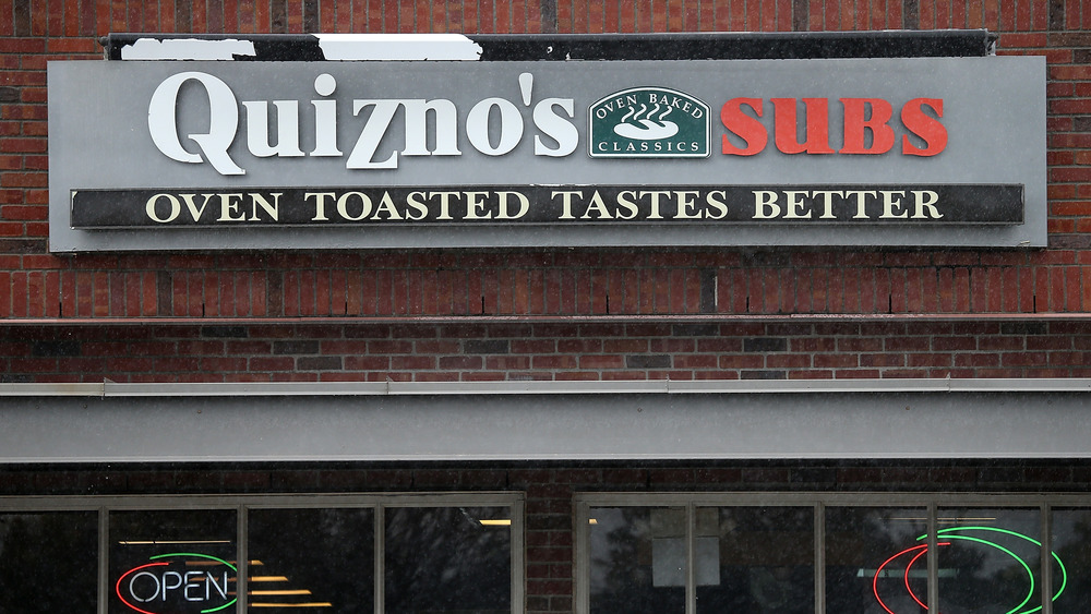 Quiznos sign