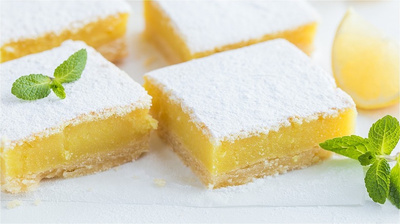 lemon bars with powdered sugar