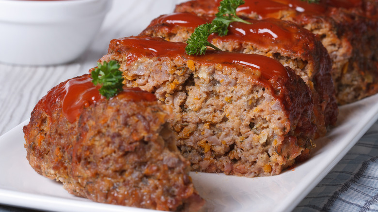 meatloaf with ketchup glaze and parsley 