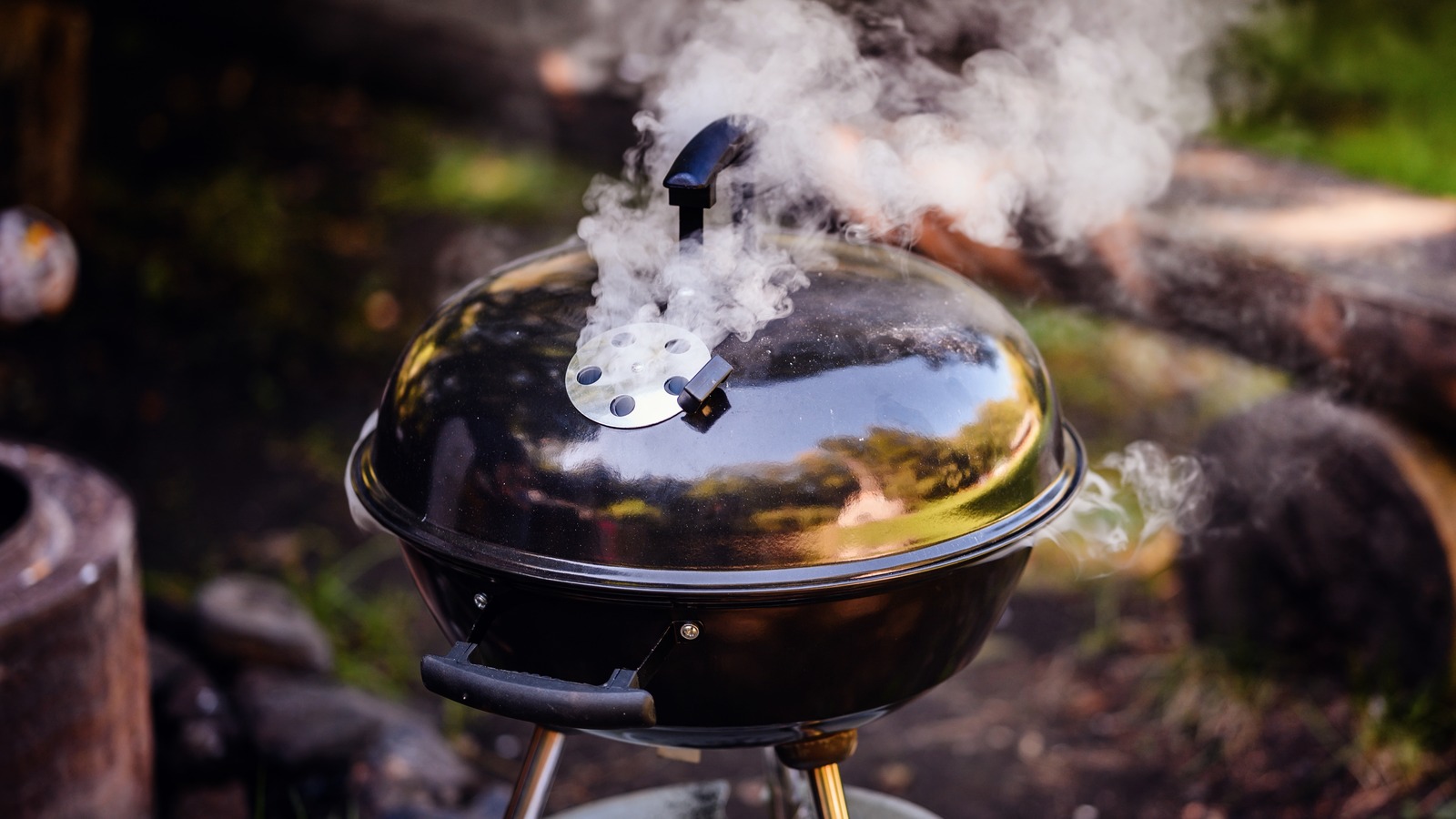 Here's Why You Should Keep Your Grill Shut When Cooking Chicken