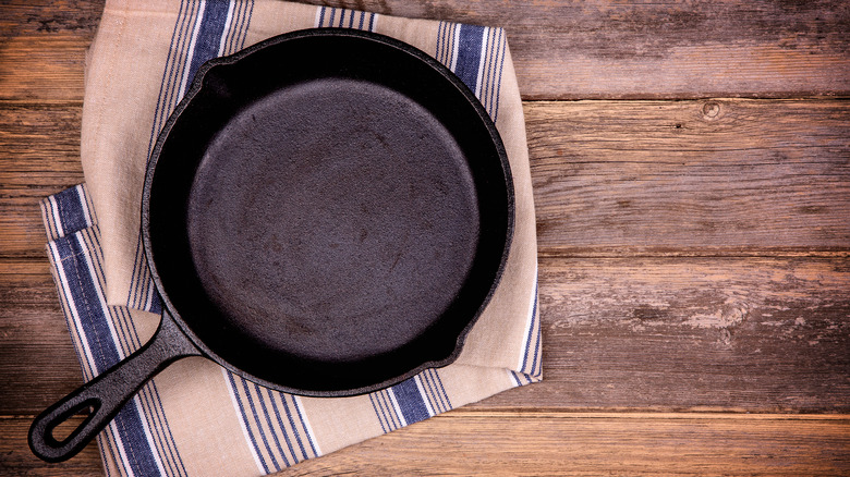Cast iron skillet