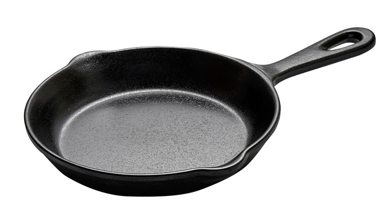 Cast iron pan