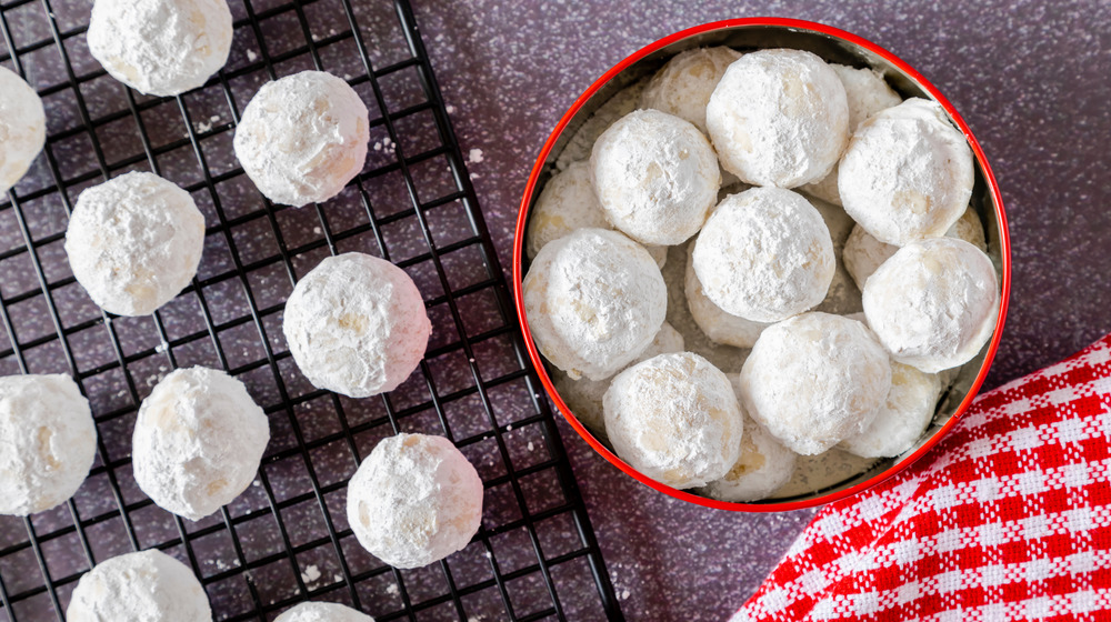 Mexican wedding cookies in a tin