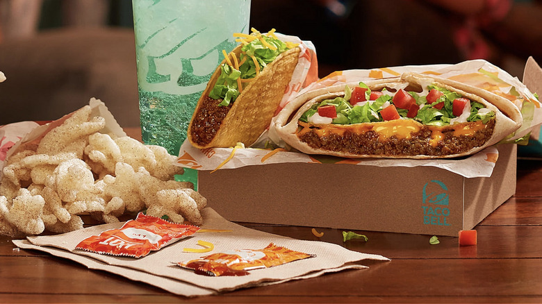 taco bell taco, Crunchwrap, drink