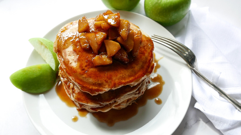 plate of apple cinnamon pancakes