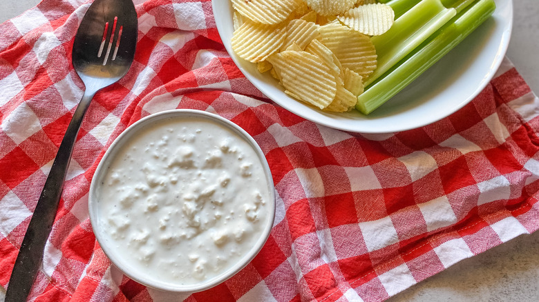 blue cheese dip with chips