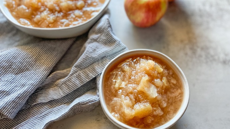 finished apple sauce in bowl