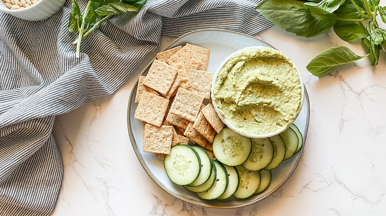 pesto hummus with crackers