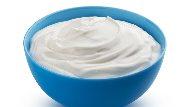 greek yogurt in a bowl 
