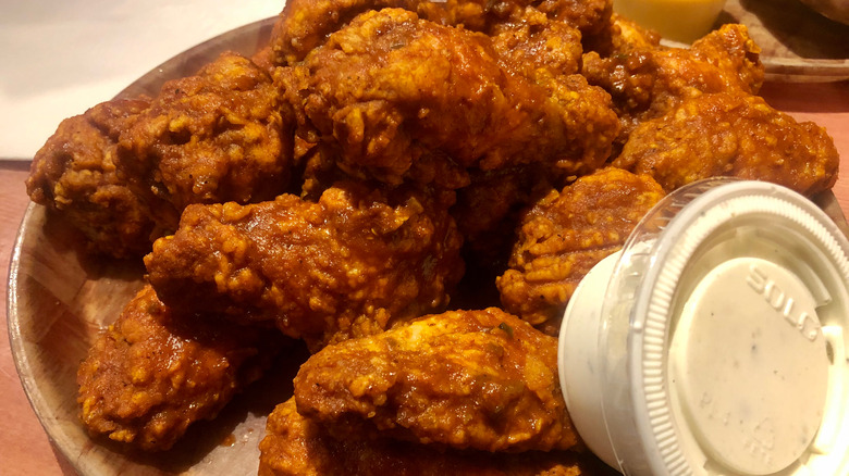 Hooters wings