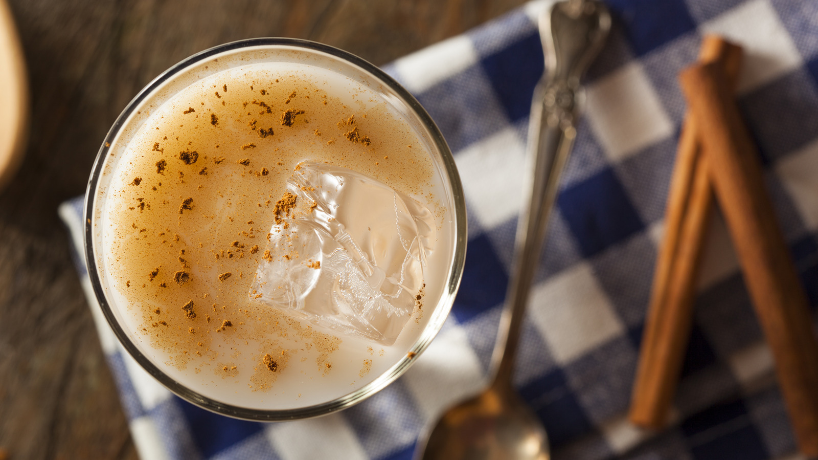 Horchata Vs Agua De Avena: How Do These Drinks Differ?