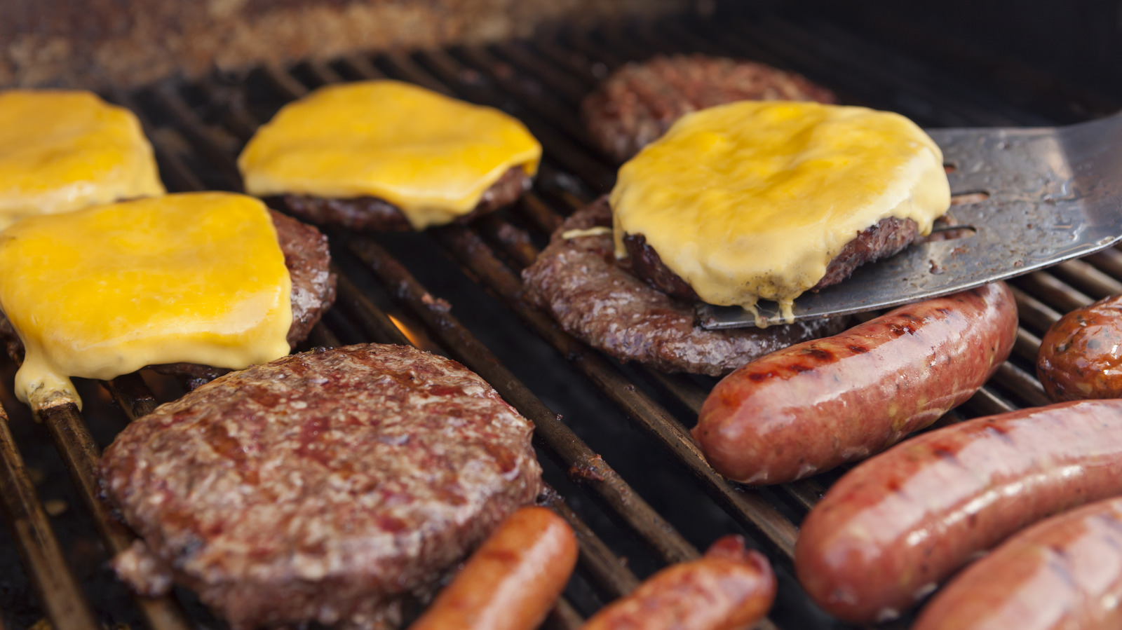 Hot Dogs Vs Hamburgers: Which Is The Better Game Day Choice?