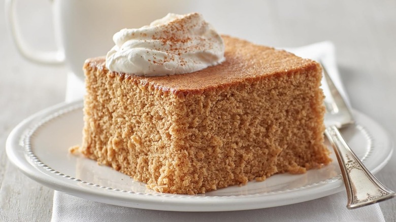gingerbread cake with whipped cream
