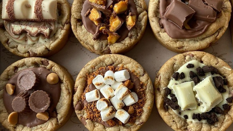 baked cookie cups with fillings