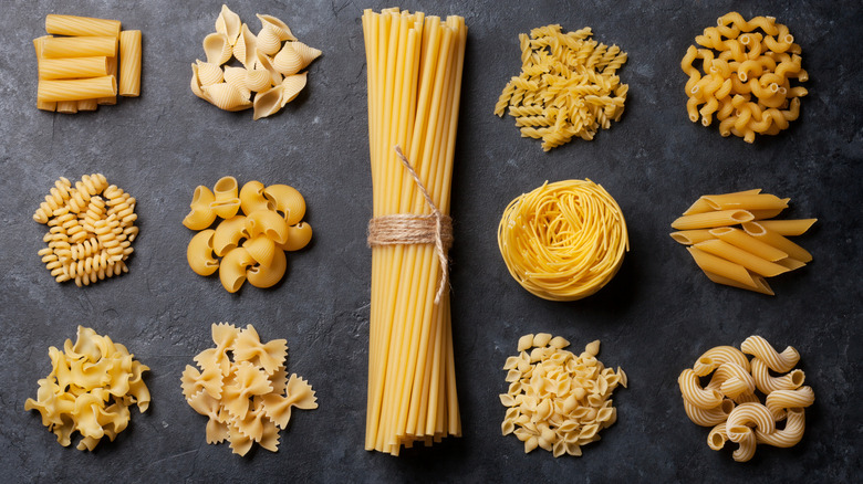 Different types of pasta noodles