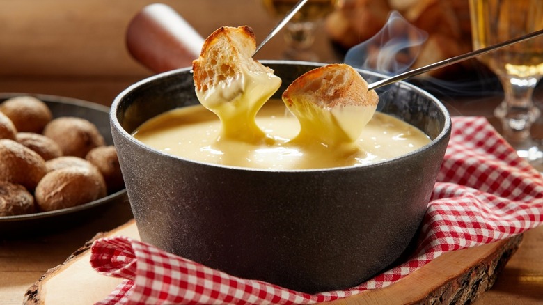 bread with cheese fondue