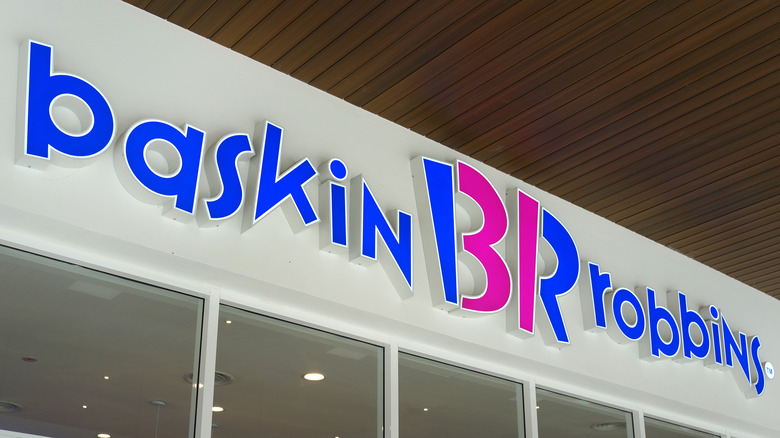 Baskin-Robbins sign