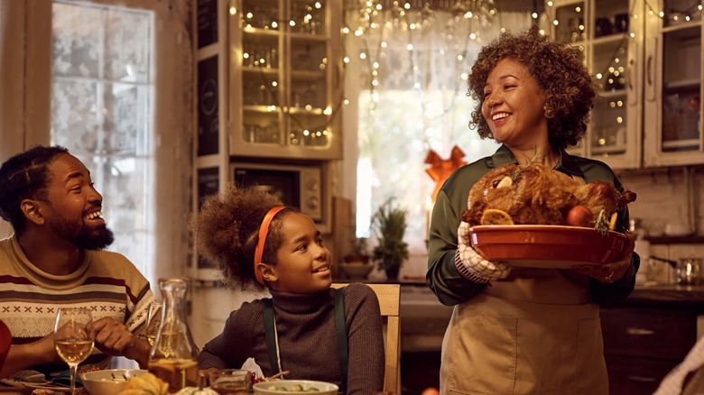 family at thanksgiving table