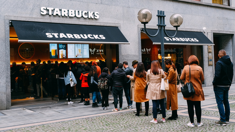 a line outside a Starbucks