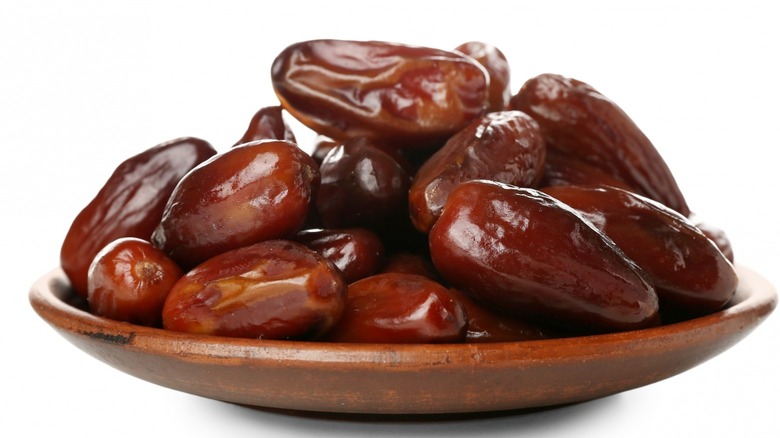 bowl of dates 