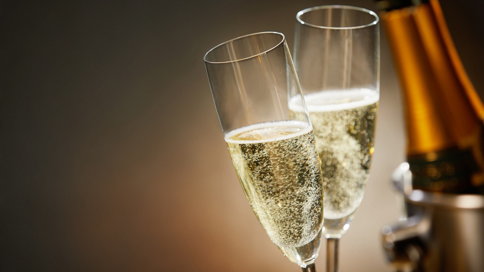 How Does Sparkling Red Wine Taste Different Than White?