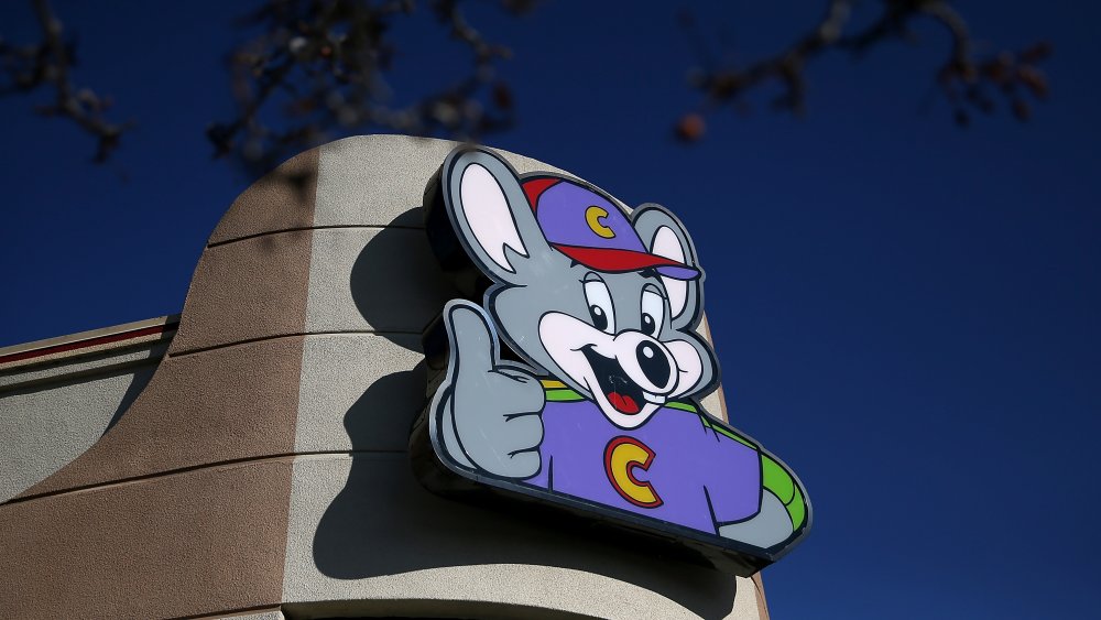 Chuck E. Cheese sign