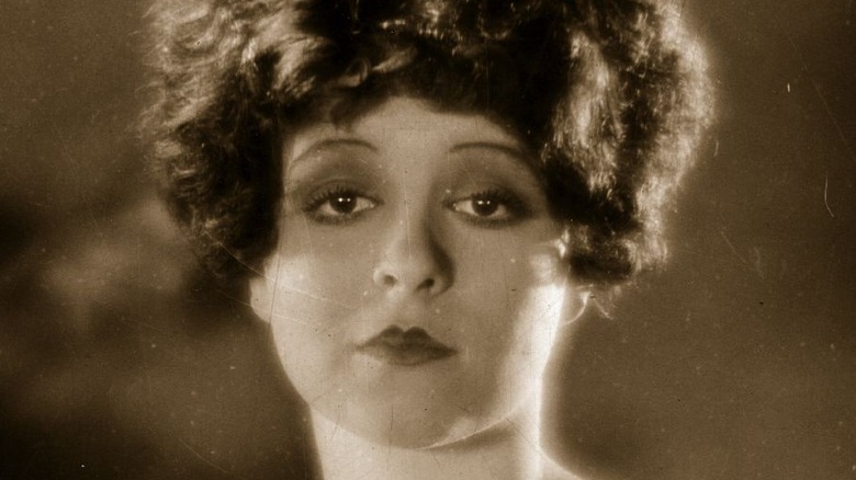 Clara Bow close up