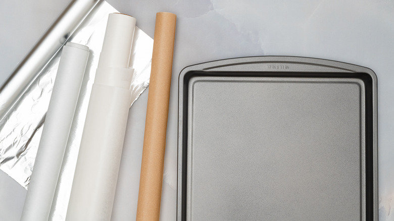 Sheet pan with different liners