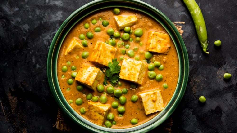 Indian curry with paneer and peas