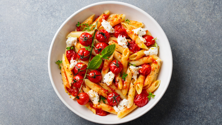 penne pasta salad with tomatoes and mozzarella