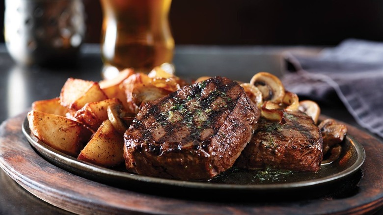 An Applebee's steak dinner