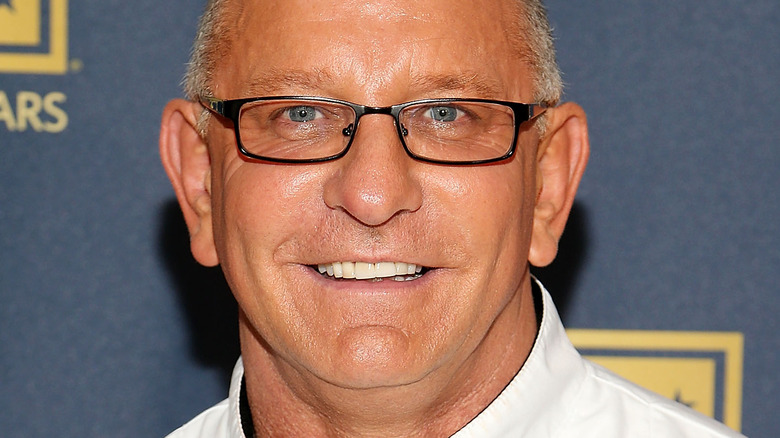 Robert Irvine smiling