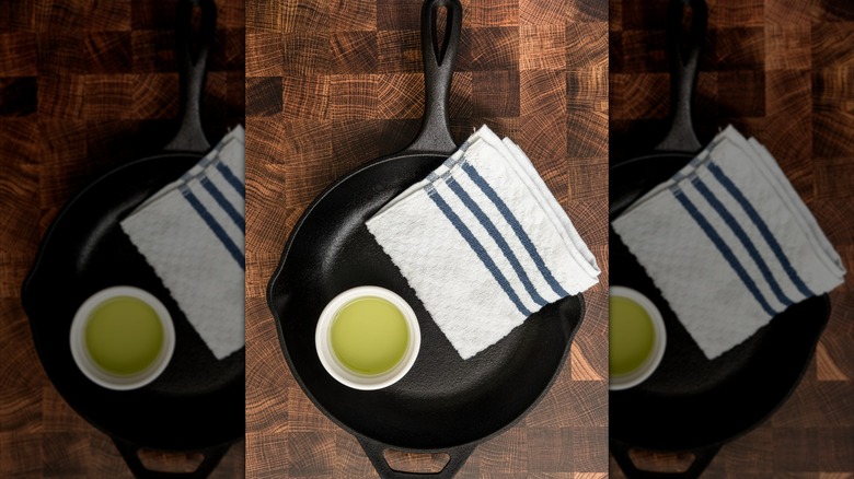 Preparing cast iron skillet for seasoning