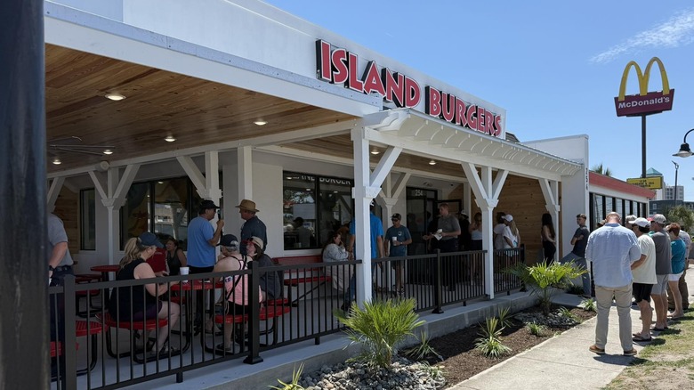 island burgers new location with line