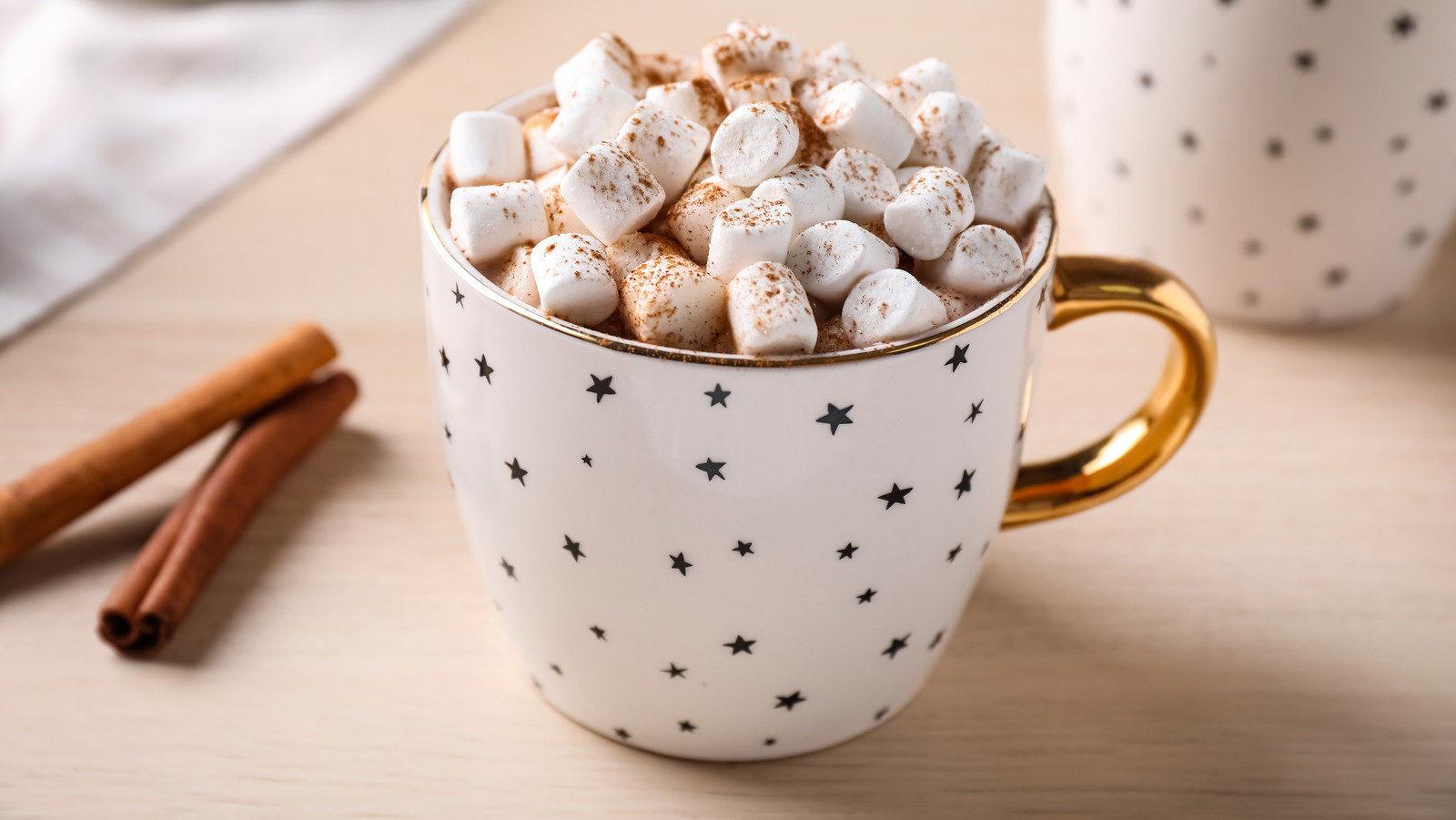 https://www.mashed.com/img/gallery/how-people-around-the-world-drink-hot-chocolate/l-intro-1664316090.jpg