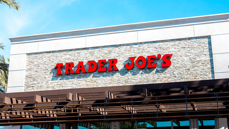 Trader Joe's outlet on sunny day