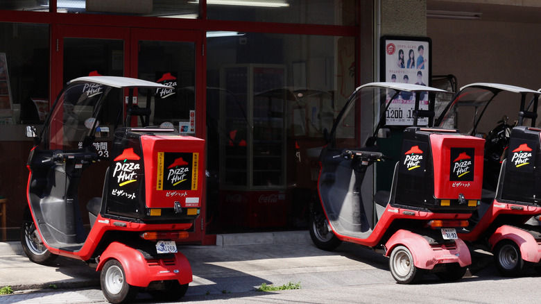 Pizza Hut Japan storefront