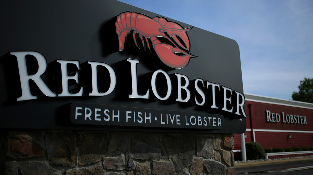Red Lobster restaurant sign