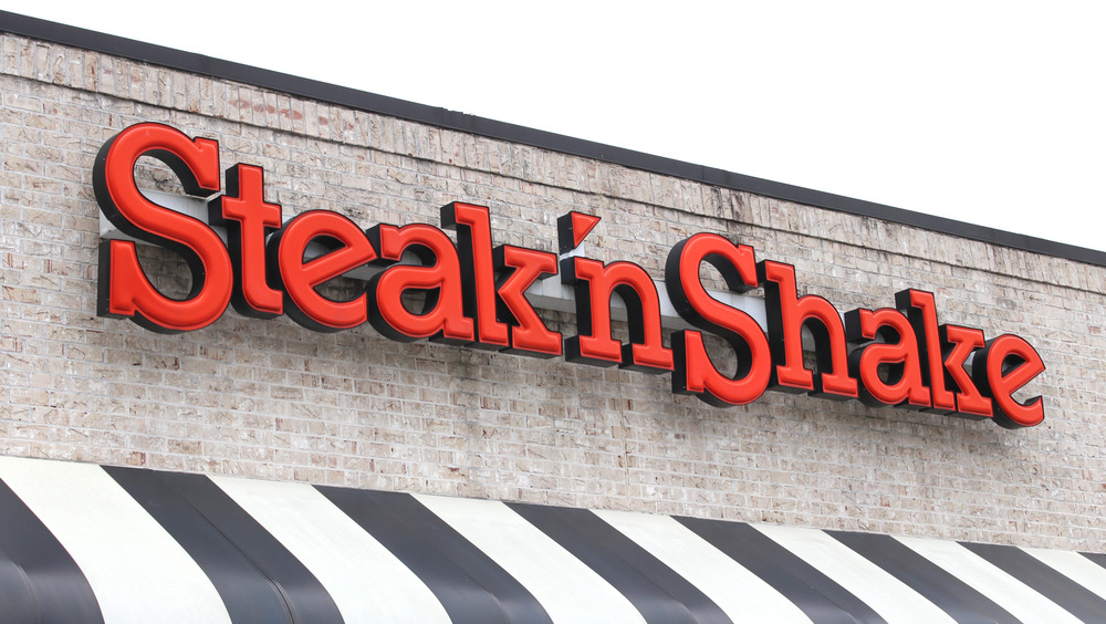 Steak 'n shake exterior sign