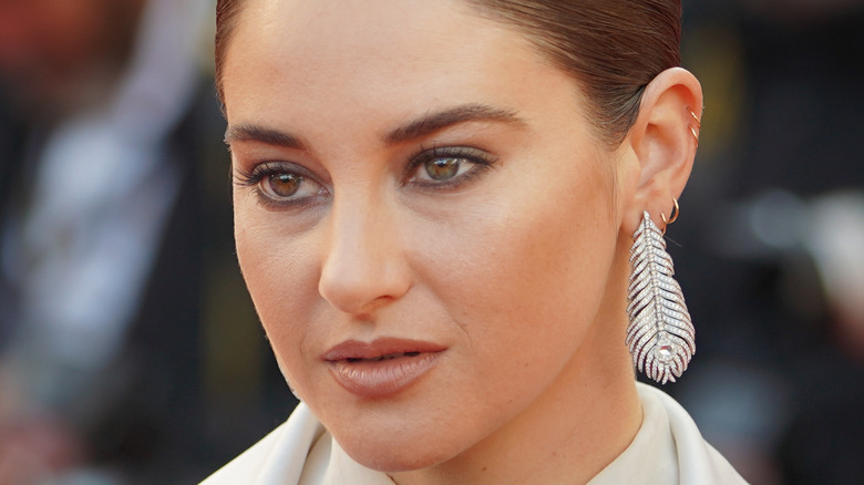 Shailene Woodley on a red carpet