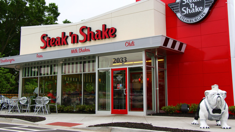 Steak 'n Shake storefront