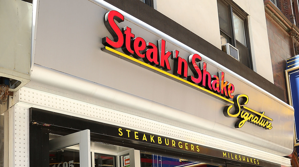Outside of a Steak 'n Shake