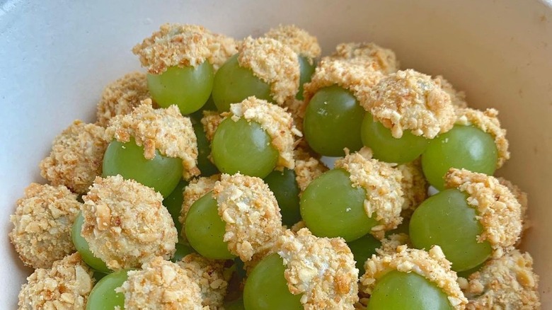 Taffy grapes in a bowl